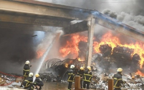 Fire service personnel struggle to put out Makola mall fire 5