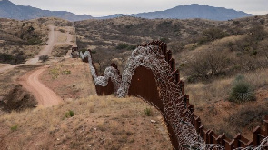 US-Mexico border wall: Pentagon authorises $1bn transfer 12