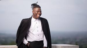 Stonebwoy still going through pains with his right knee months after surgery? See these photos 13