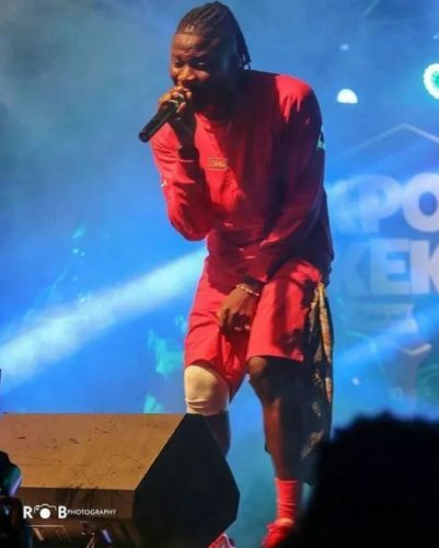 Stonebwoy still going through pains with his right knee months after surgery? See these photos 15