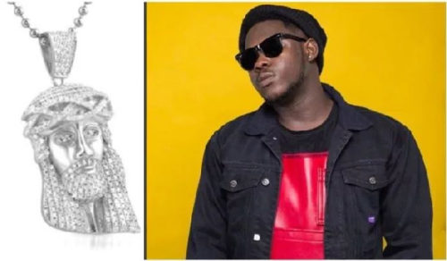 ‘Please help me find my missing chain, it costs $500,000’- Medikal begs the general public 5