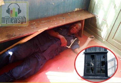 Police Boss hides under bench to avoid lynching over suspect’s death 8