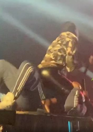 #WonderBoy: Watch How Fella Makafui Grinds Medikal On Stage With Her Firm Bortos 5
