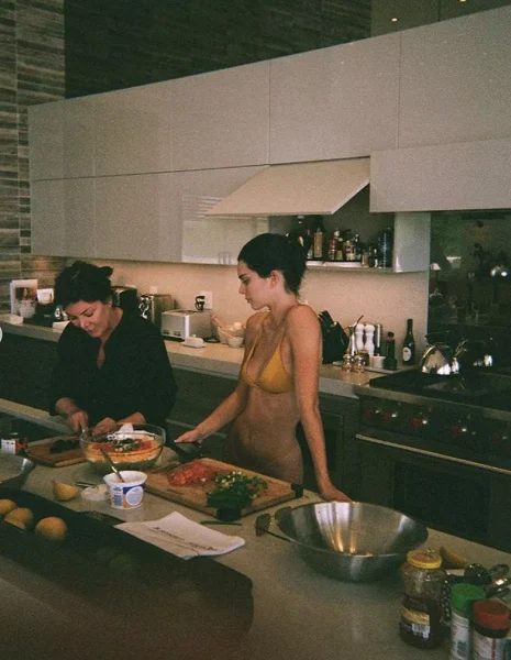 Kendall Jenner and Hailey Bieber Share Kris Jenner's 'Famous' Dip That Is 'So Popular' with Their Friends 16