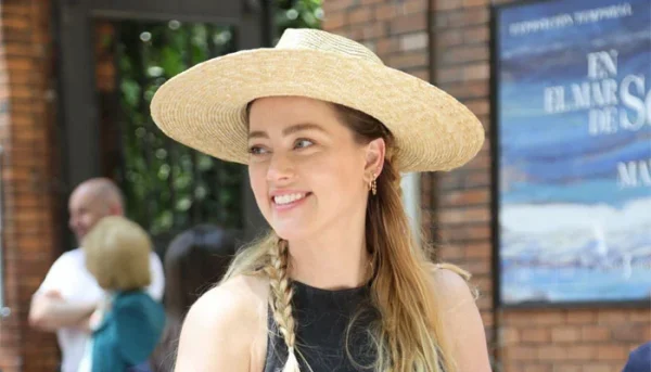 Amber Heard dodges question on Johnny Depp trial with smile 5