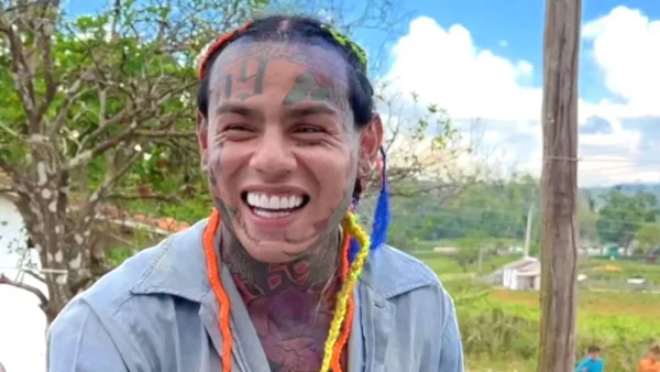 6IX9INE IMMORTALIZED WITH MURAL IN ONE OF MEXICO’S MOST DANGEROUS NEIGHBORHOODS by ALEXIS OATMAN Published on: May 22, 2023, 2:30 PM PDT 5