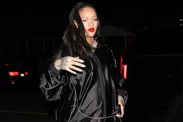 Pregnant Rihanna Shows Off Baby Bump After Leaving Los Angeles Restaurant 22