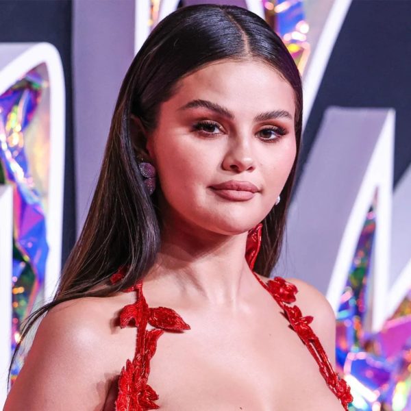 Selena Gomez Fires Back After Her Sour Reaction To Chris Brown's VMA Nomination Goes Viral 11