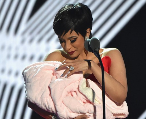 I will feel ‘very betrayed’ if my daughter, Kulture says ‘daddy’ first before mama – Cardi B 33