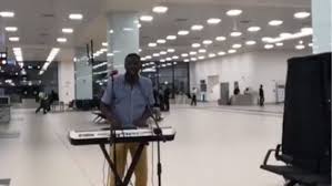 There’s a new rockstar at KIA’s Terminal 3 blowing the mind of every traveller with music 1