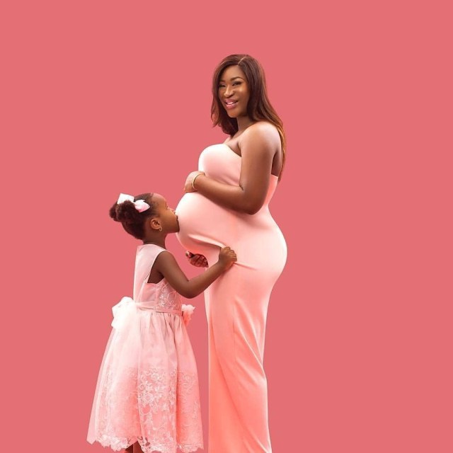 Simi shares photos from her maternity shoot 32