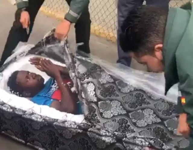 2 African migrants caught hiding in mattresses at Spanish border (Video) 1