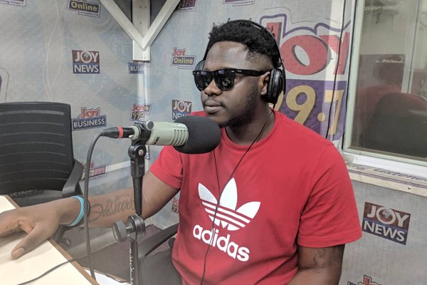 Bloggers should write more positive things about artistes – Medikal 5