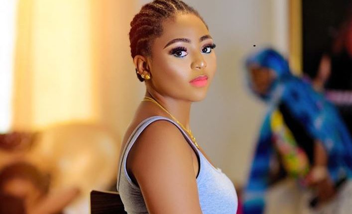 Regina Daniels spotted testing the authenticity of her new diamond ring 5