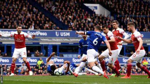 Jagielka earns Everton win to stop Arsenal going third 28