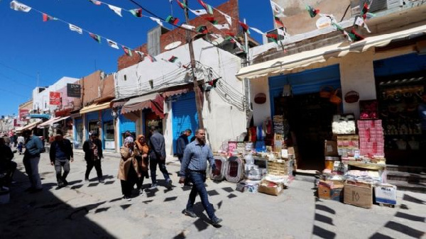 Libya crisis: Fighting near Tripoli leaves 21 dead 25