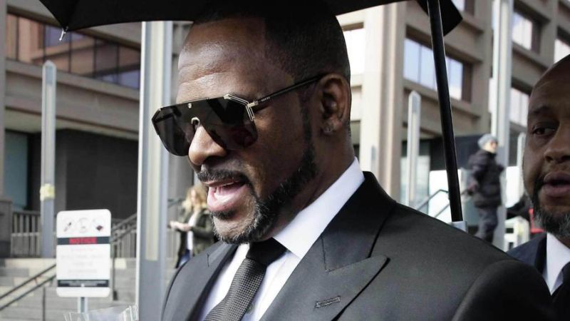 R. Kelly's Left With Negative $13 In Bank Account After Overdrawing: Report 43