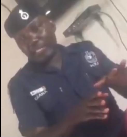 Police officer caught on camera taking bribe 26