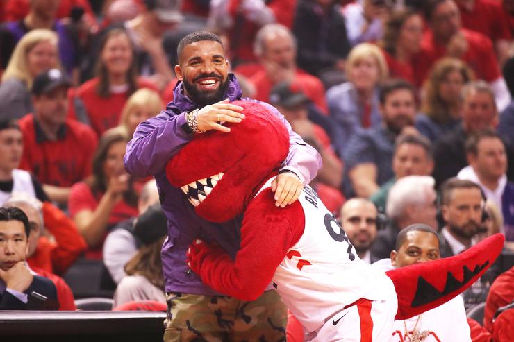 Drake Passionately Defends His Courtside Actions & Raptors Fans 37
