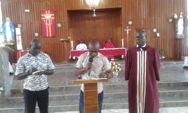 Police Officers educate Catholic congregants on terrorist attacks 5
