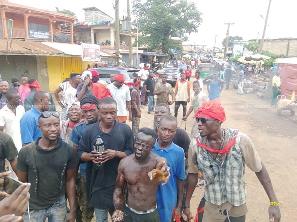 Ghanaian traders ransack, vandalise Nigerian shops 17
