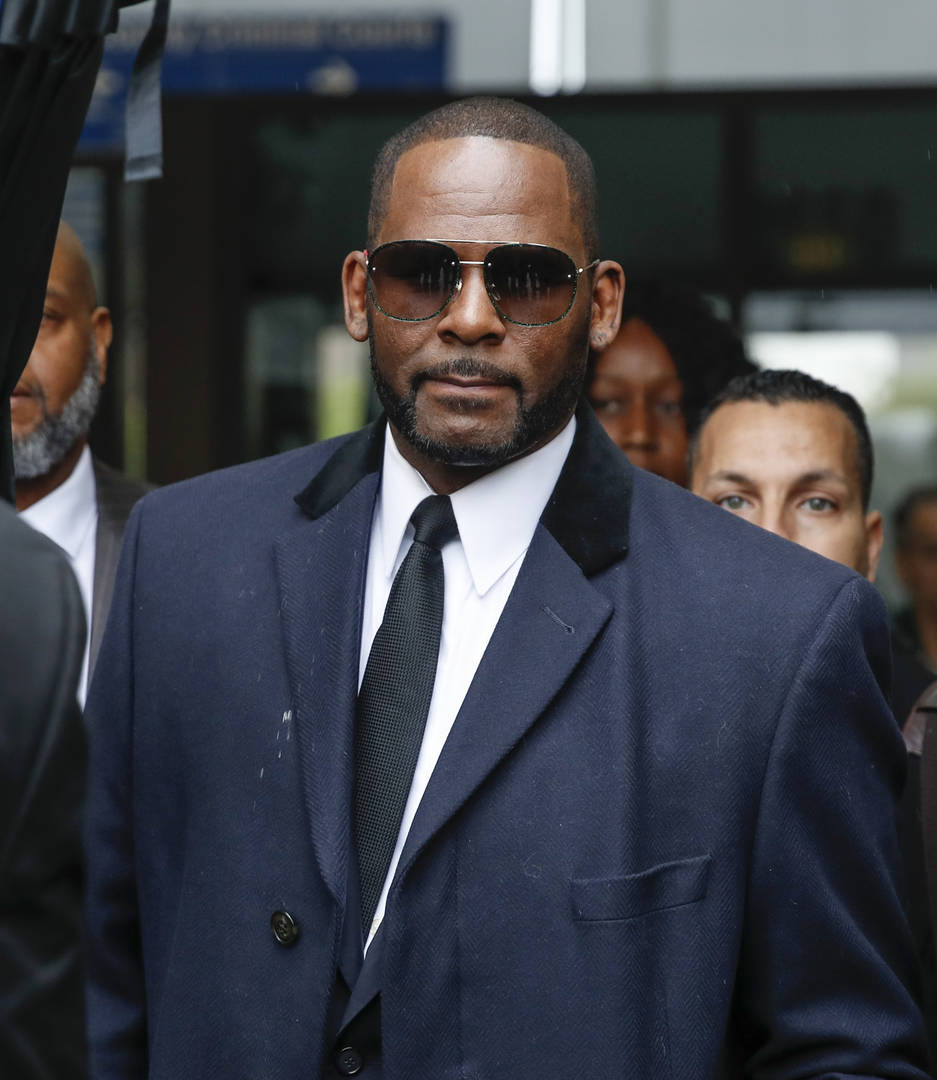 R. Kelly's Girlfriends May Remain In Residence But Are Running Out Of Money: Report 34