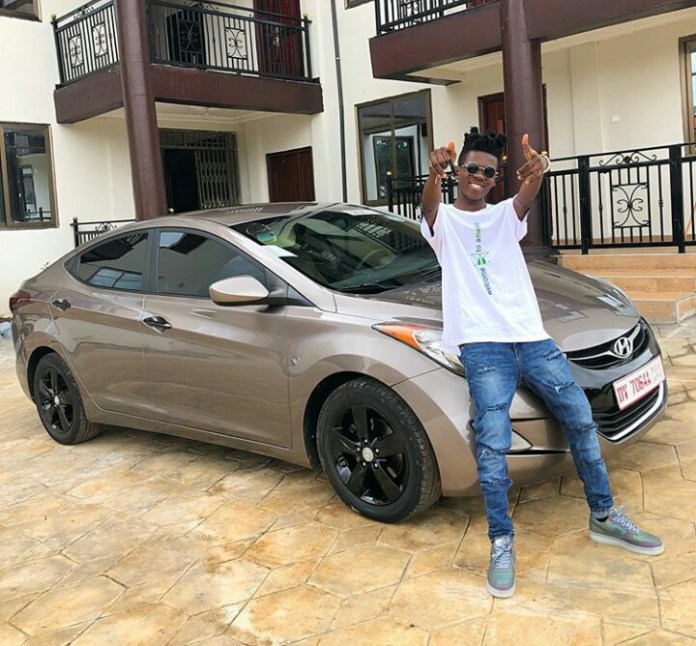 Money Come! Strongman can’t count his blessings as he buys a brand new car 17