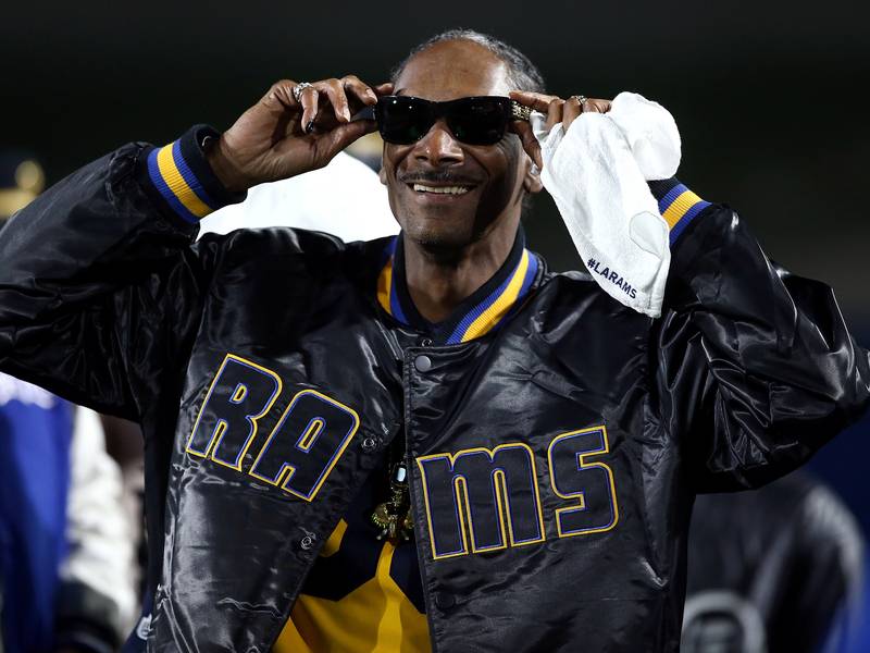 Snoop Dogg Trolls Kanye West & Kim Kardashian For Selling Yeezy "Jail Slippers" 26