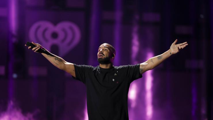 Hotline Bling: Drake Recorded Video To Woman's Phone So She's Selling It For $50K 41