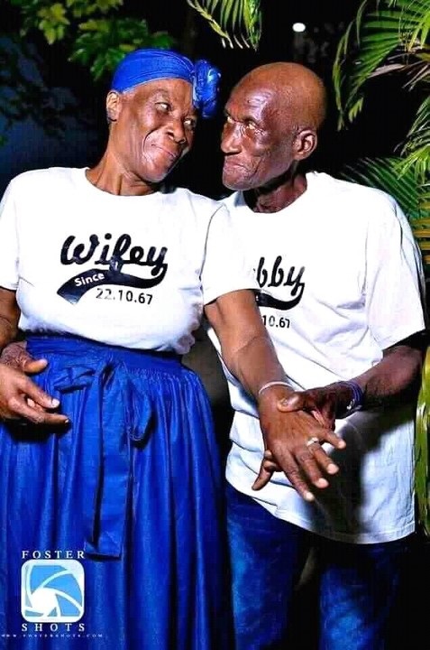 Old Couple celebrates 52 years of marriage with lovely photos 18