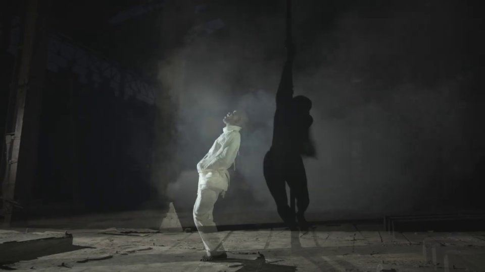 Brymo – Stripper + White Lines (Official Video) 37