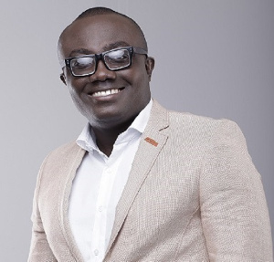 Bola Ray shares rise from club DJ to media mogul on ‘Touch of France’ 10