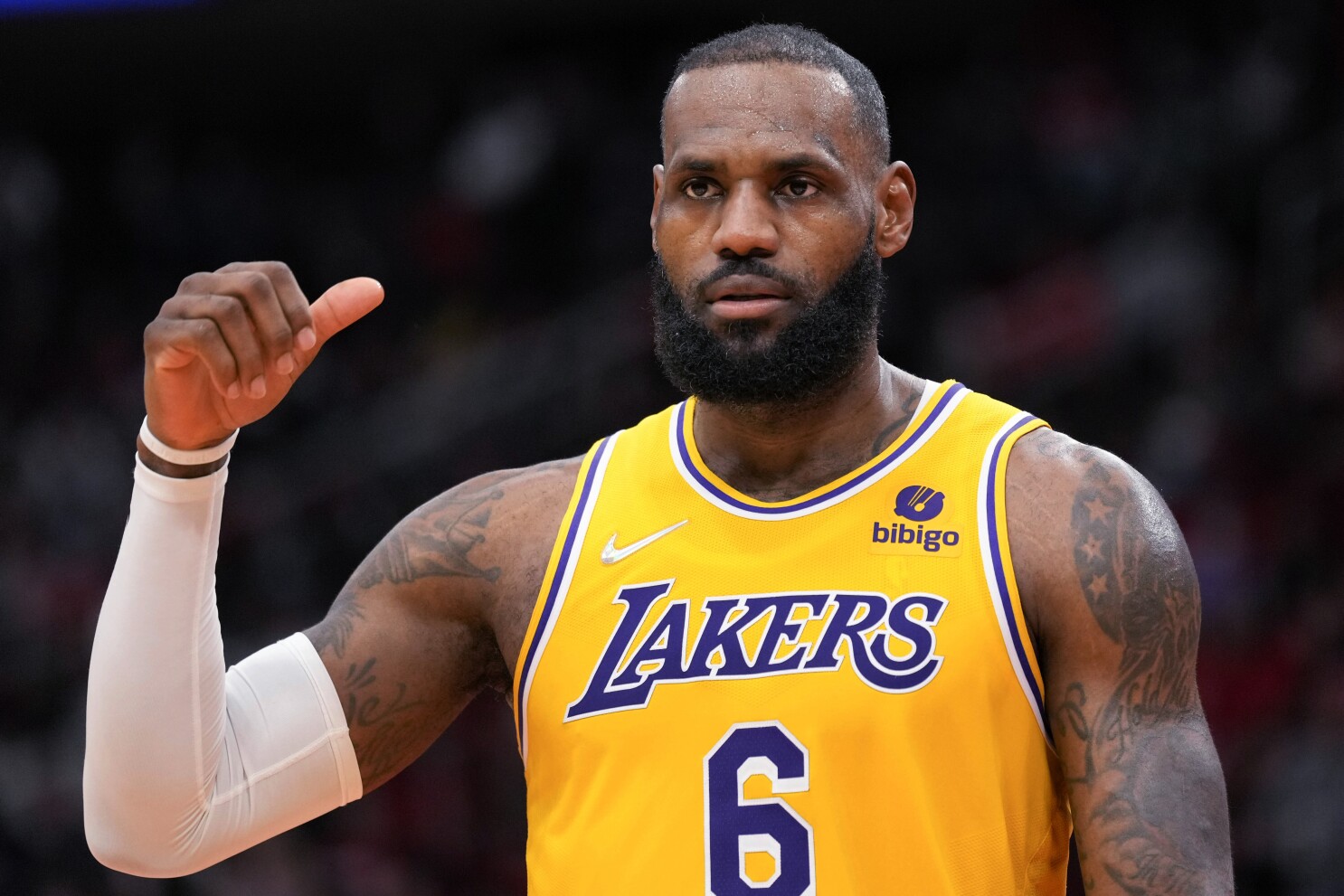 LeBron James Hit With Huge Promise From The Lakers 14