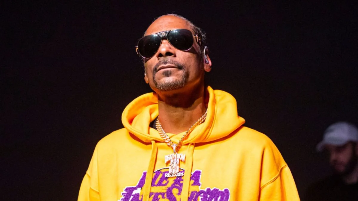 Snoop Dogg Comes Under Fire For Kroger Wine Promo During Black History Month 25