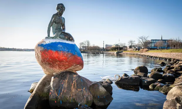 Little Mermaid in Denmark vandalised with colours of Russian flag 6