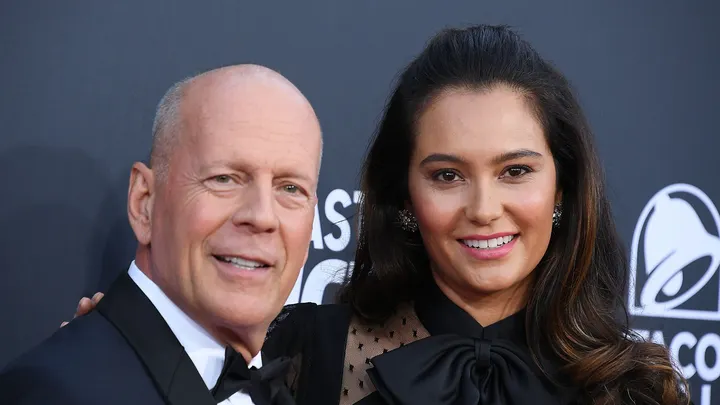 Bruce Willis' wife pleads with photographers to leave husband alone after dementia diagnosis 12