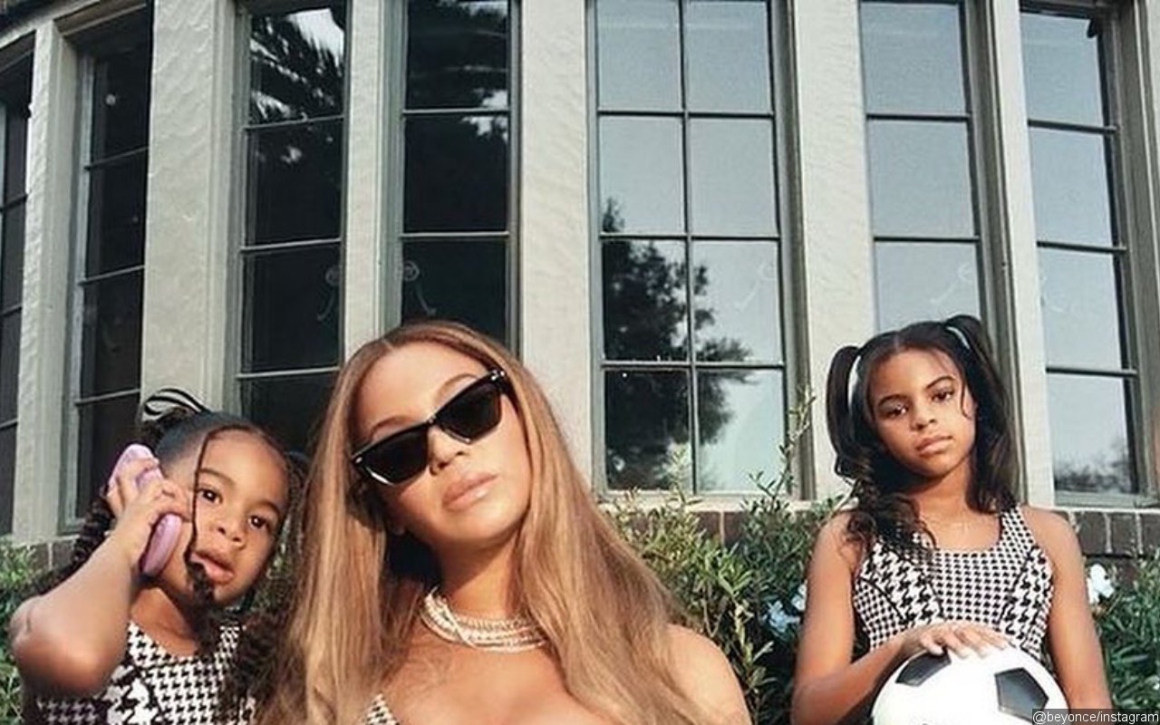 Beyonce's Daughter Rumi Cheers On Sister Blue During Surprise Performance At 'Renaissance' Tour 10