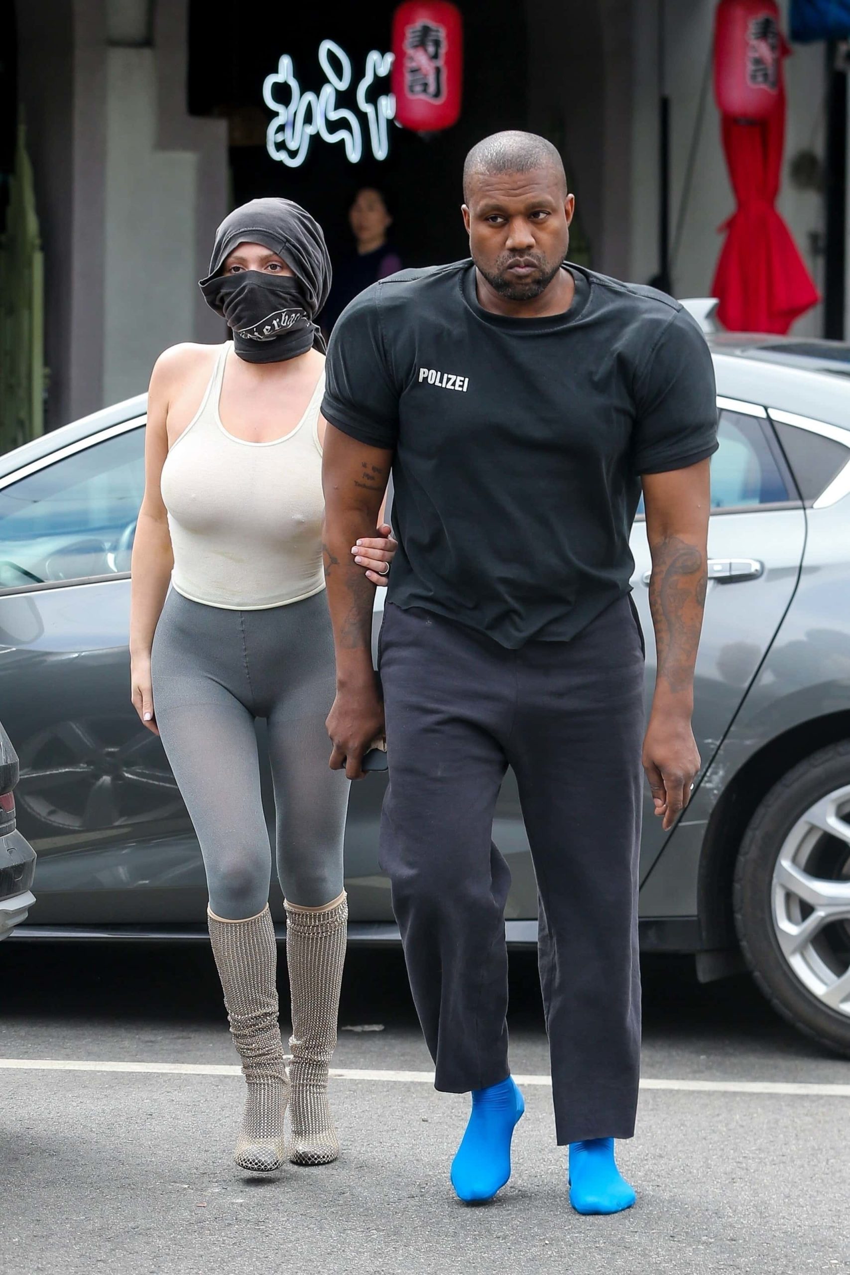 Kanye West sports bizarre shoulder pads as Kim Kardashian accuses him of spreading Drake affair rumor 1