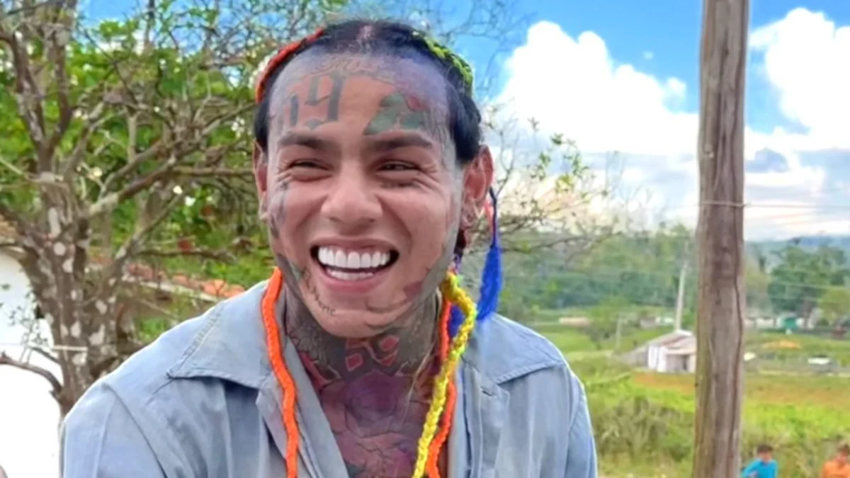6IX9INE IMMORTALIZED WITH MURAL IN ONE OF MEXICO’S MOST DANGEROUS NEIGHBORHOODS by ALEXIS OATMAN Published on: May 22, 2023, 2:30 PM PDT 12