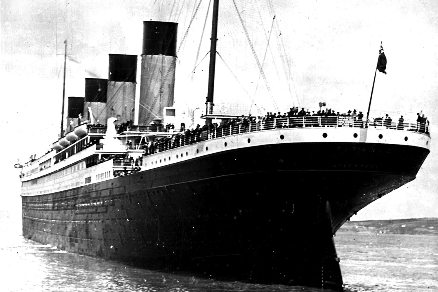Eerie 'Titanic' Scene Goes Viral During Search for Missing Vessel 'Titan' 10