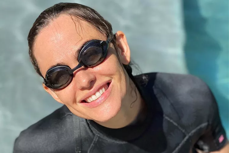 Jennifer Garner Wishes Fans a 'Happy Summer' While Modeling a Variety of Quirky Swim Goggles 73