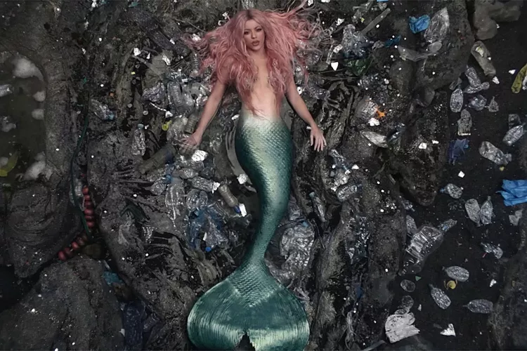 Shakira Recalls Being Stuck in Mermaid Costume During Filming of 'Copa Vacía' Music Video 5
