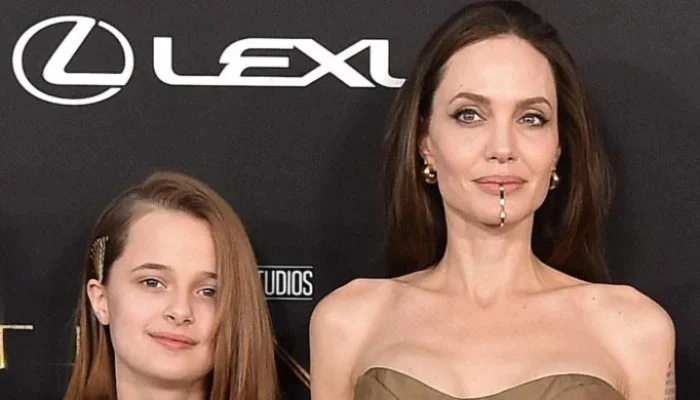 Angelina Jolie and daughter Vivienne take one step further in ‘The Outsiders’ musical 8