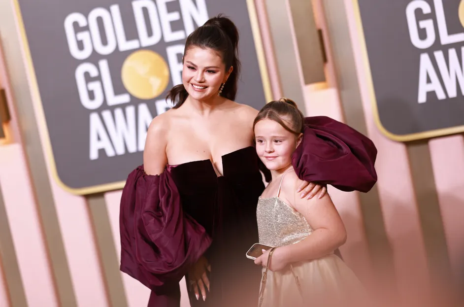Selena Gomez Says She Turns to ‘Very Wise’ Little Sister Gracie on Mental Health Days: ‘She’s So Innocent and Pure’ 18