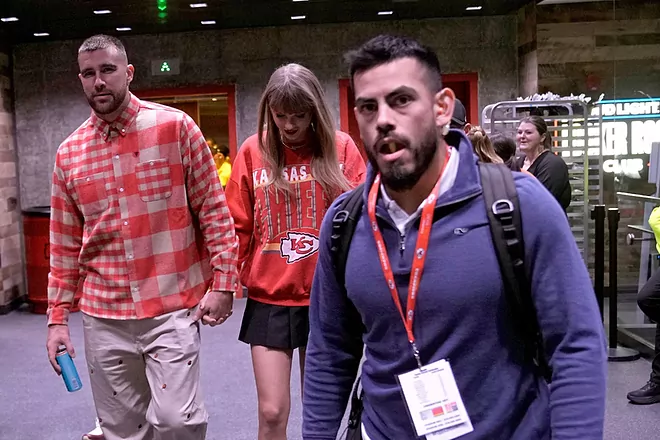 Taylor Swift returns to comfort Travis Kelce: did the Chiefs TE fire his publicist? 5
