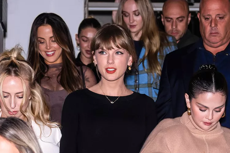 Taylor Swift Has Night Out with Selena Gomez, Sophie Turner, Brittany Mahomes and Gigi Hadid in N.Y.C. 12