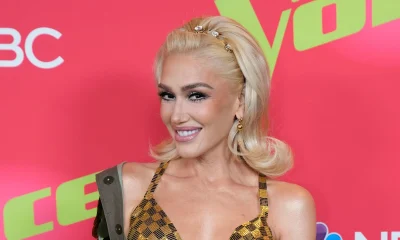 Gwen Stefani looks identical to her 90s alter-ego in corset top and fishnets 4