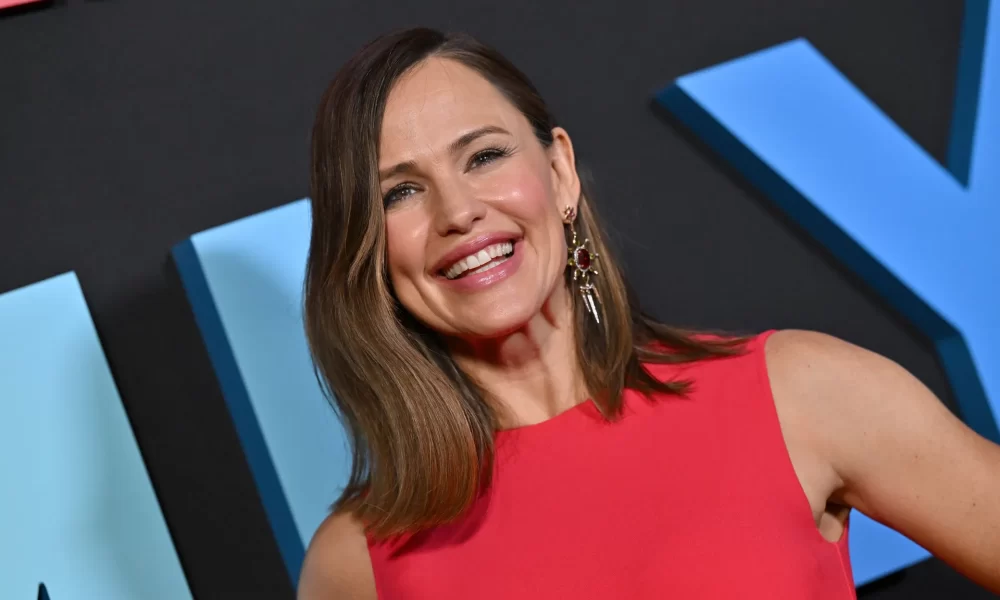 Jennifer Garner Changed From Heels to Sneakers on the Red Carpet to Match Her Flirty Holiday Dress 1