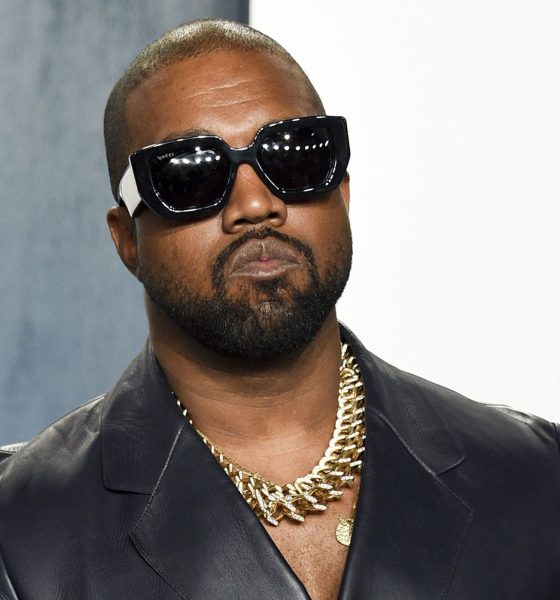 Kanye West Refuses Bunny Pen While Signing Autographs: Watch 1