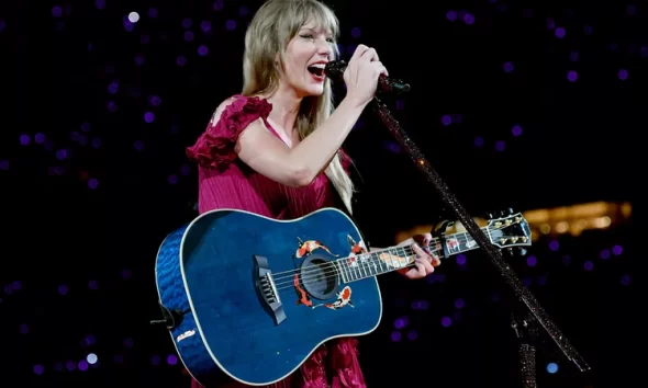 Taylor Swift Performs Medley of 'Getaway Car,' 'August' and 'The Other Side of the Door' at 2nd Melbourne Show 2